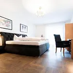 Отель Hennies 3*