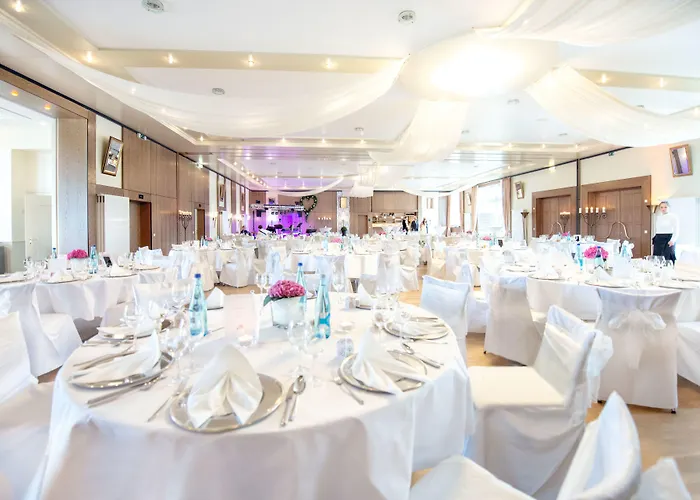 横尼伊斯酒店 酒店 3*