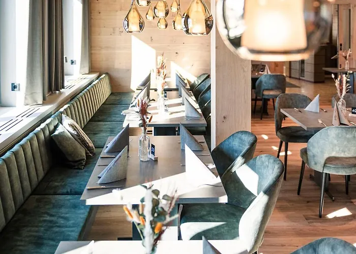 横尼伊斯酒店 3*